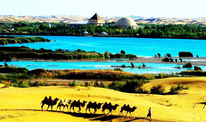 库布其沙漠七星湖旅游区