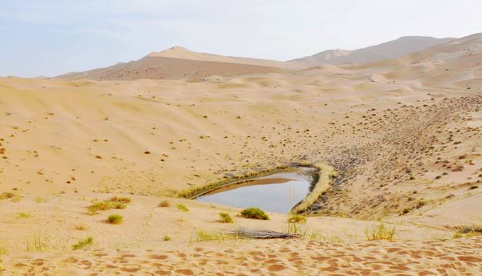 巴丹吉林沙漠景区诺尔图