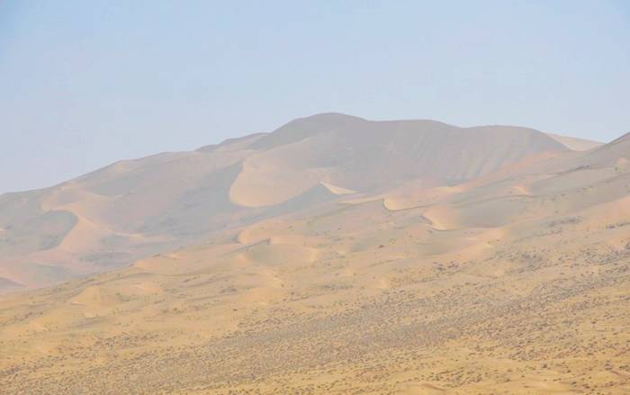 巴丹吉林沙漠景区必鲁图峰